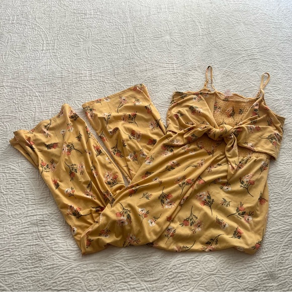 No Boundaries Floral Jumpsuit - Picture 2 of 8